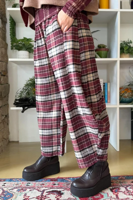 Patrick Plaid Brushed Cotton 7/8 Barrel Pant Burgundy
